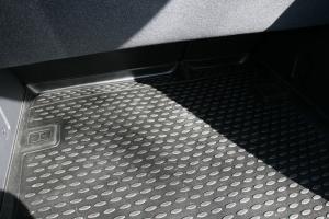 Коврик багажника RENAULT Duster 2WD (11-15) (15-) кросс., полиуретан черный ELEMENT